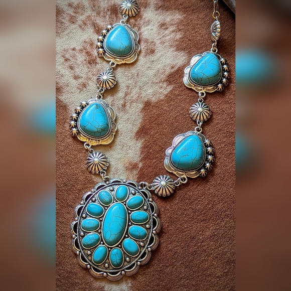 New Large Faux Turquoise Stone Pendant Necklace - Picture 2 of 7